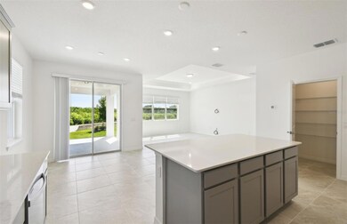 Center Island w/Storage