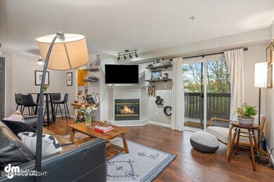 11-Living Room_SLS_-7917
