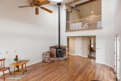 24050 Jacaranda Dr, Tehachapi, CA 93561 - photo 7