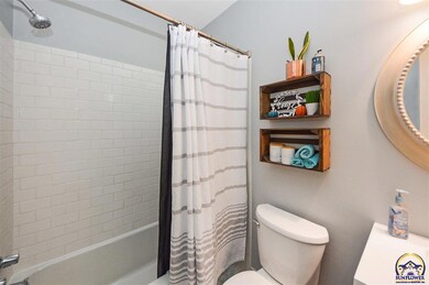1724 SW Webster Ave, Topeka, KS 66604 - photo 7