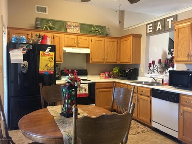 EAT-IN KITCHEN