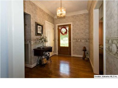 Large foyer to welcome your guest