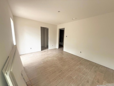 709 Burr Oak Ln, Canyon Lake, TX 78133 - photo 7