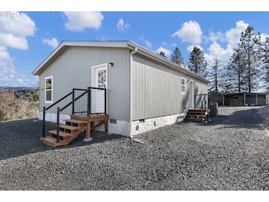 749 Douglas St, Yoncalla, OR 97499 - photo 5