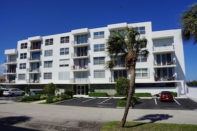 301 Croton Ave unit 406, Lantana, FL 33462 - photo 2