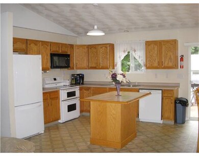 14 Robinson Way, West Warwick, RI 02893 - photo 2