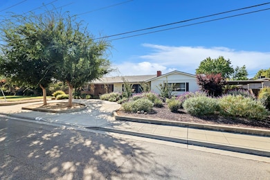 733 W Gettysburg Ave, Fresno, CA 93705 - photo 3