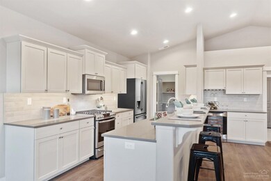 3487 NW 9th Ln, Redmond, OR 97756 - photo 3