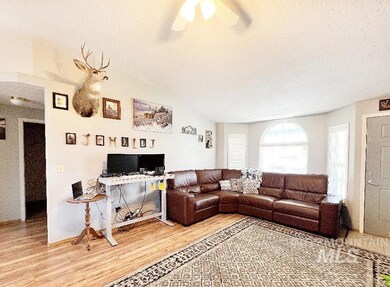 204 W Crestwood Dr, Nampa, ID 83686 - photo 2