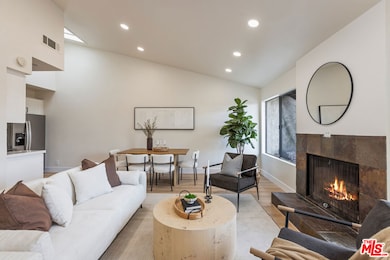 164 W 220th St unit 10, Carson, CA 90745 - photo 4