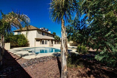 Salem LONG REAR POOL VIEW(50)