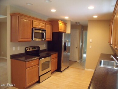 137 Timber Ridge Dr, Hawley, PA 18428 - photo 3