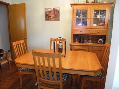 Dining Room - Plenty of room to entertain guests