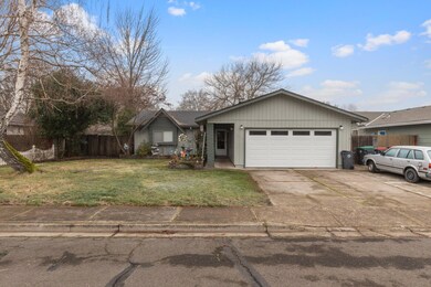 1050 Edwina Ave, Central Point, OR 97502 - photo 3