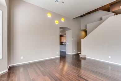 Dining to kitchen