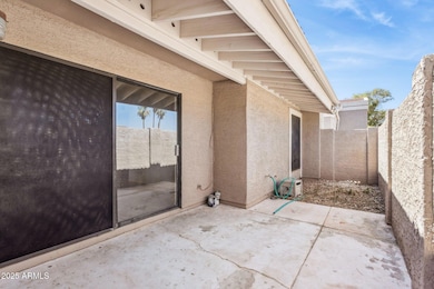 23-web-or-mls-1976-n-lemon-tree-ln-19