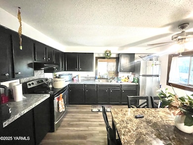 151 W Elmwood Ln, Toppenish, WA 98948 - photo 3