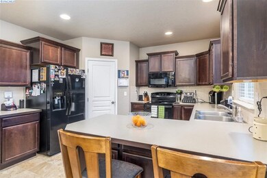 3569 W 10th Ct, Kennewick, WA 99338 - photo 4