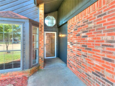 1512 NE 25th St, Moore, OK 73160 - photo 2