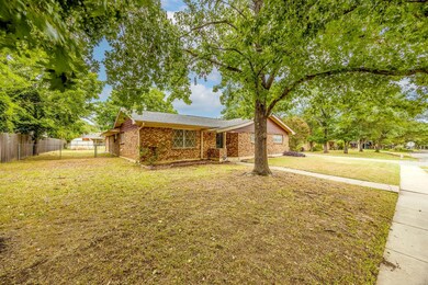 700 Oakwood Ave, Hurst, TX 76053 - photo 3