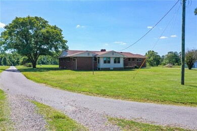 9701 Cedar Ln, Disputanta, VA 23842 - photo 5