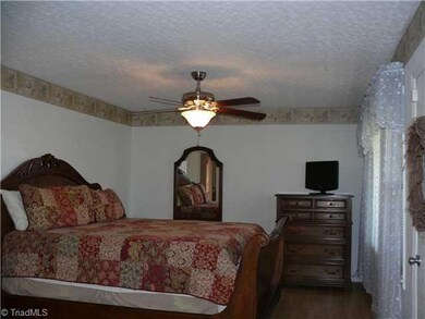 3135 Plainfield Rd, Sophia, NC 27350 - photo 5