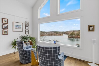 Lakefront Keeping Room of Dining Area