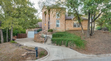 1805 Old Oak Dr, Arlington, TX 76012 - photo 2