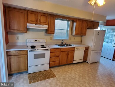 202 Kingston Park Ln, Middle River, MD 21220 - photo 4