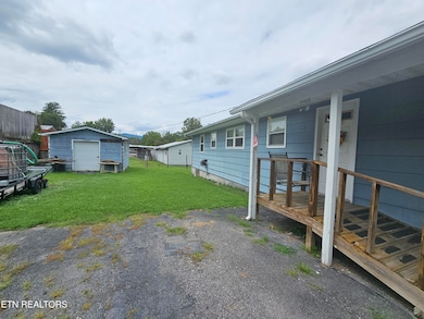 101 Earle Ln, Middlesboro, KY 40965 - photo 3