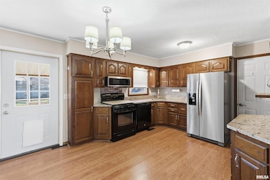 305 W Spring St, Eldridge, IA 52748 - photo 5