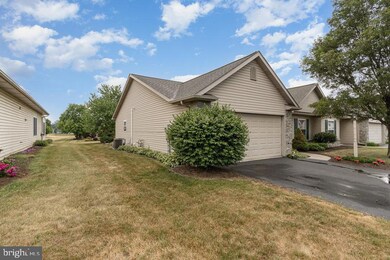 545 Bent Oak Dr, Mount Joy, PA 17552 - photo 2