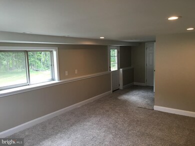 607 Whitman Dr, Blackwood, NJ 08012 - photo 3