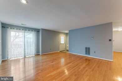 306A Locust St SE unit 12, Vienna, VA 22180 - photo 3