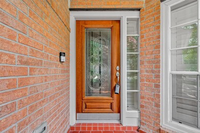 Inviting front door entry.