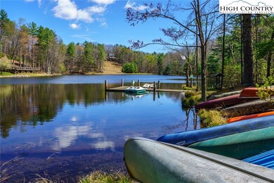 Walking trail from house to the lake!