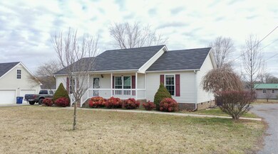 107 Warren Cir, Shelbyville, TN 37160 - photo 2