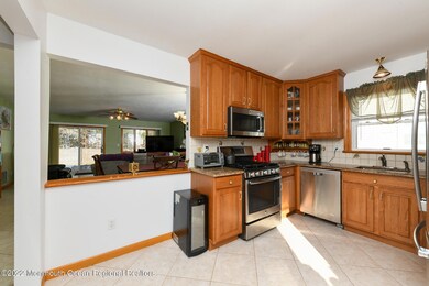 30 Long eat in kitchen1