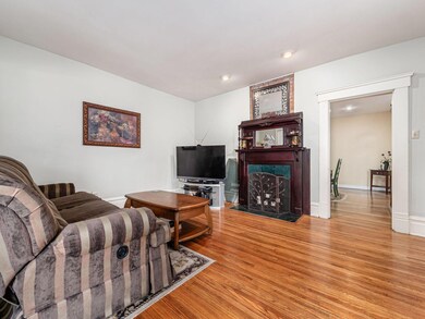 008_dab6217_N978 N 4th St 005