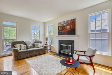 5802 Silk Tree Dr, Riverdale, MD 20737 - photo 6