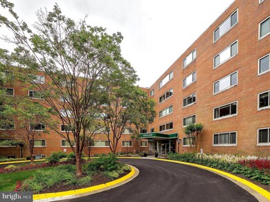 Kenwood House unit 512, Chevy Chase, MD 20815 - photo 2