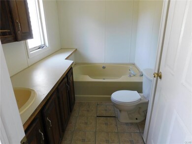 37 N Railroad St, Walnutport, PA 18088 - photo 7