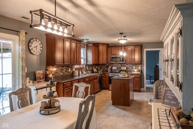 1713 Williamsburg Cir, Franklin, IN 46131 - photo 7