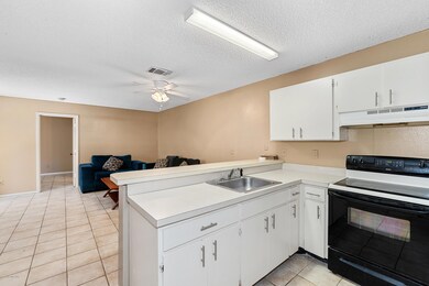 04_1441SheafeNEAve_Unit103_177001_Kitche