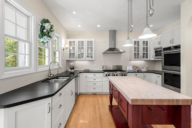 165 Thorndike St, Dunstable, MA 01827 - photo 3