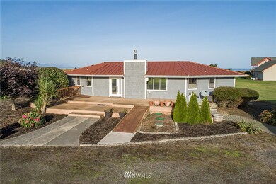 Main Cottage (1691 SF) - Decks on both sides