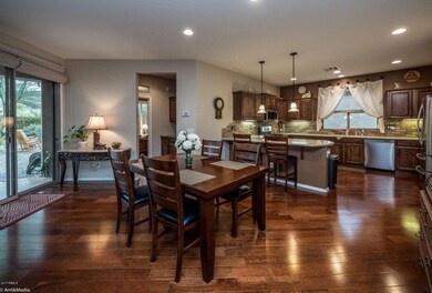 Dining & Kitchen