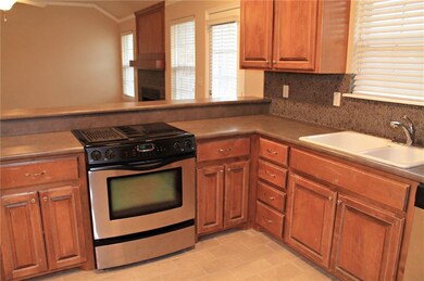 1921 Ridge Crest Dr, Shawnee, OK 74804 - photo 4