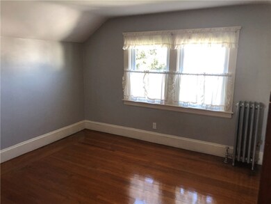 FIRST FLOOR BEDROOM