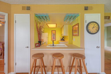 4850 E Desert Cove Ave-large-007-22-Brea